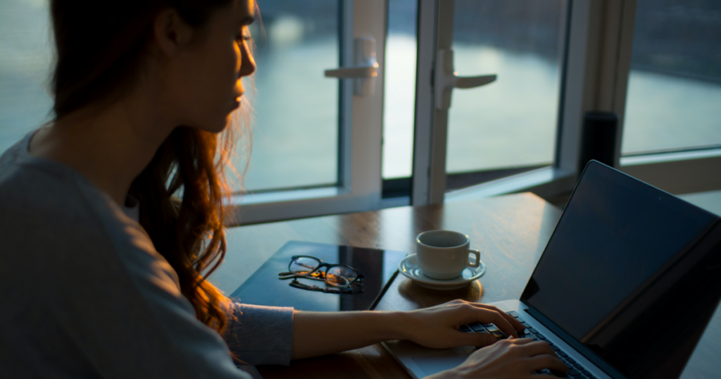 Data Entry Specialist Pros and Cons